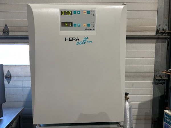 Hera Cell 150 laboratory incubator