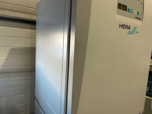 Hera Cell 150 laboratory incubator - Image 3