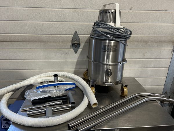 Nilfisk IVT1000CR vacuum