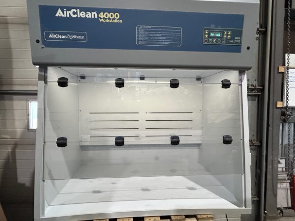 Hotte de laboratoire Airclean 4000 Worksation model AC400